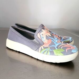 Baretraps Ladies Embrodered Floral Loafers